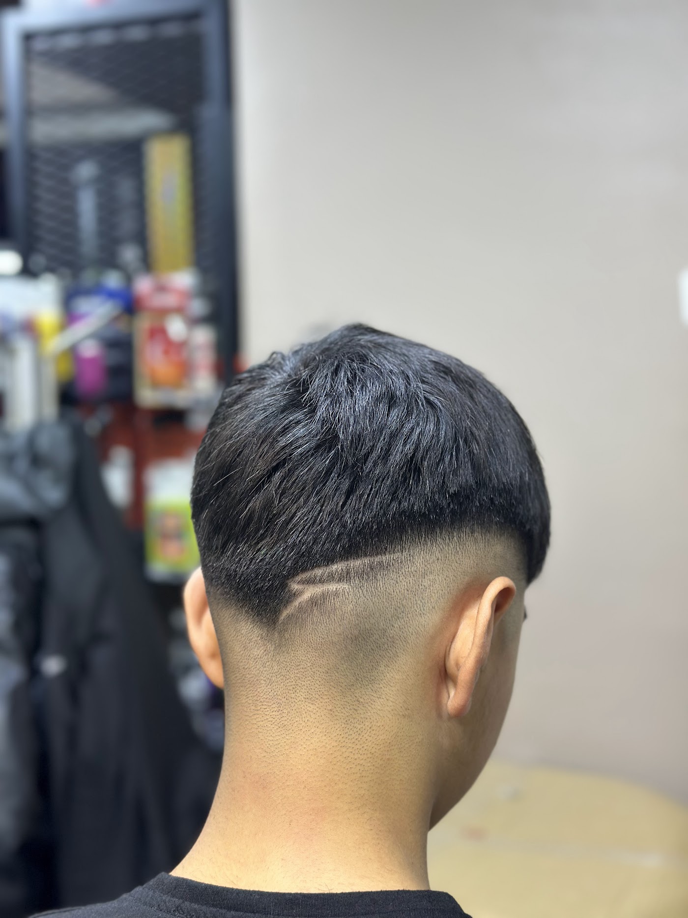 Clasman Erkek Berberi — keskin fade kesim